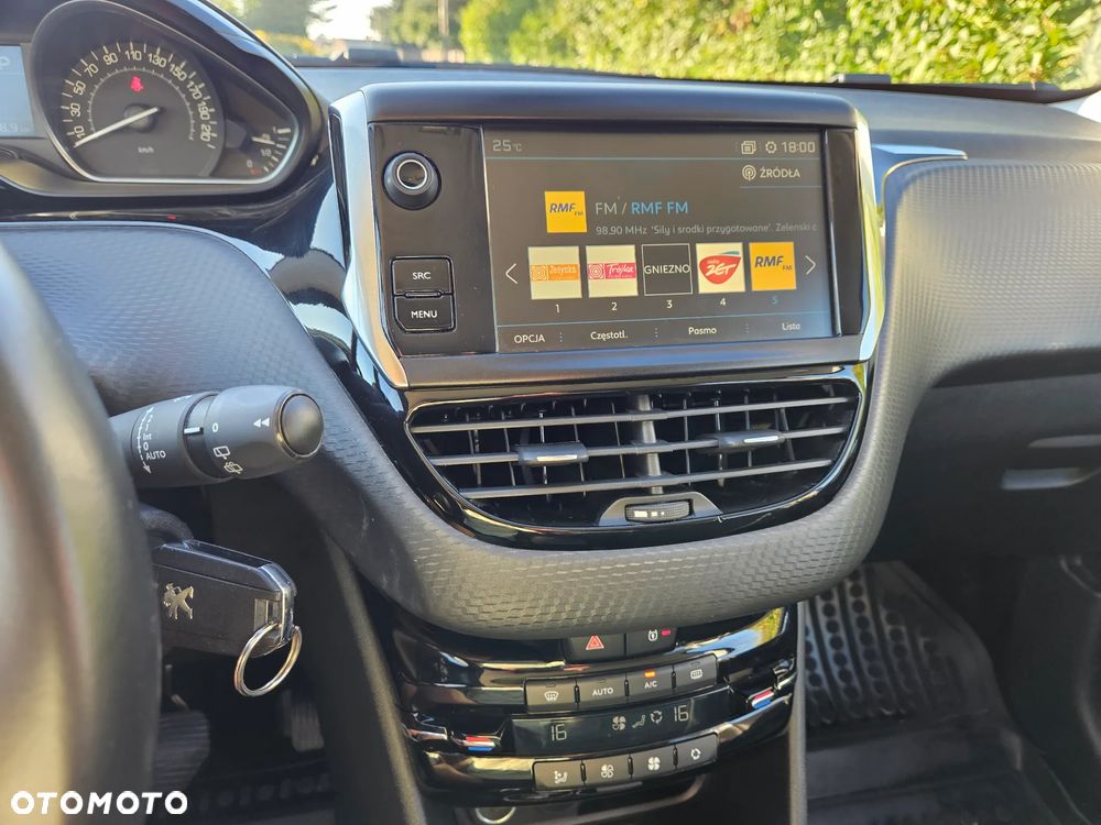 Peugeot 208 1.2 PureTech Allure S&S EAT6 - 12