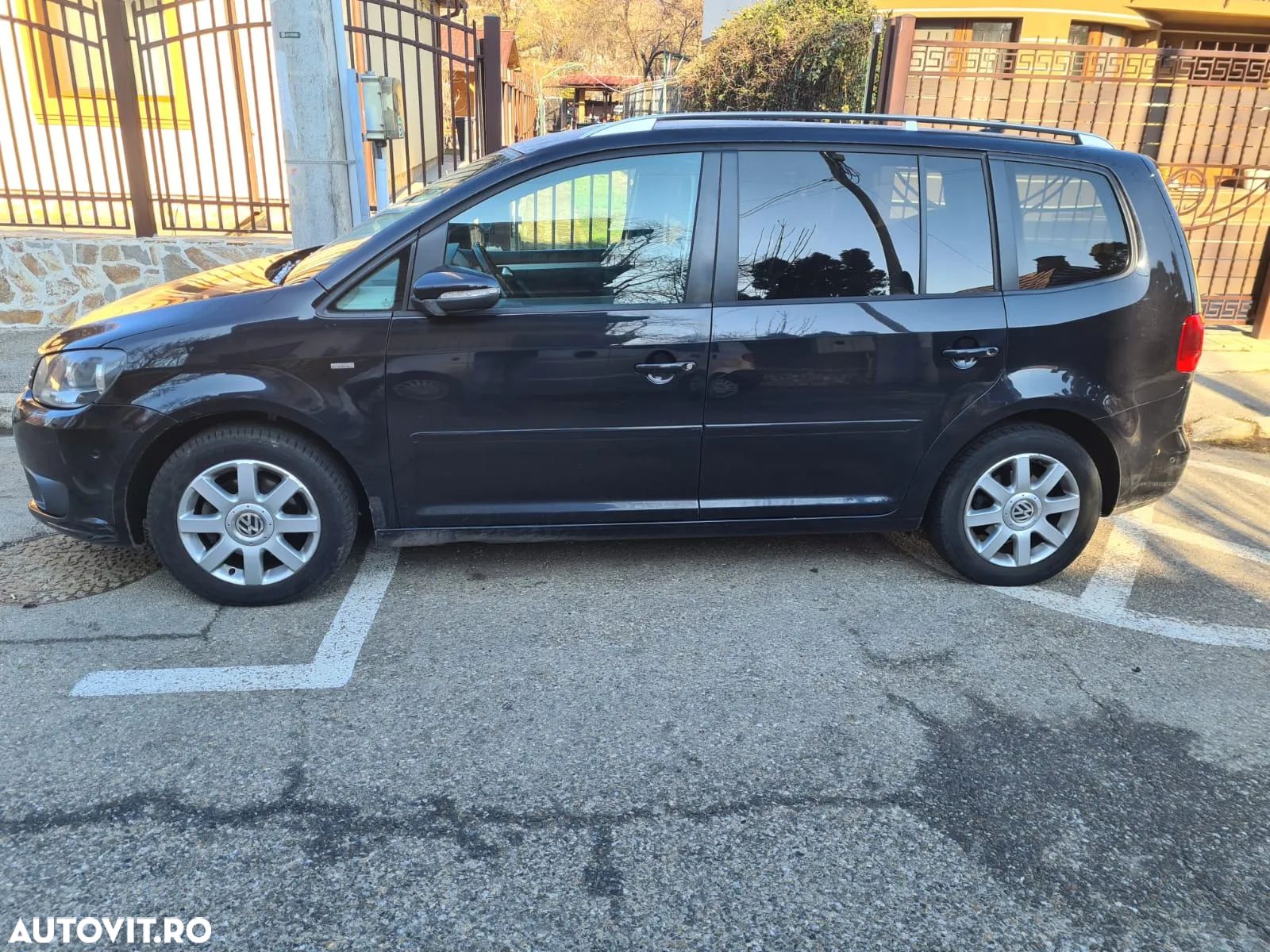 Volkswagen Touran 1.6 TDI DPF BlueMotion Technology DSG Life - 1