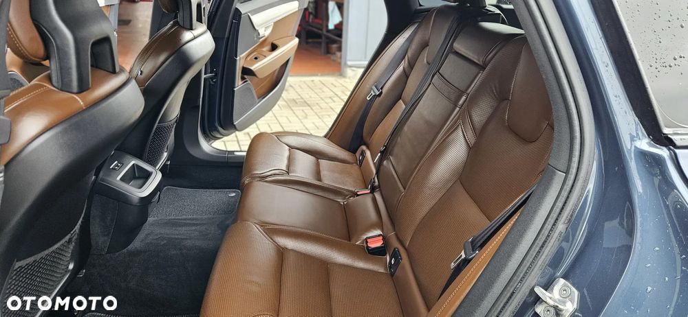 Volvo V90 D4 SCR AWD Kinetic - 4