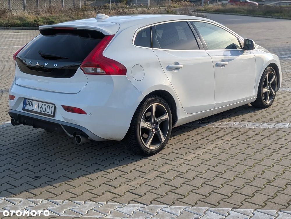 Volvo V40 D3 R Design - 4