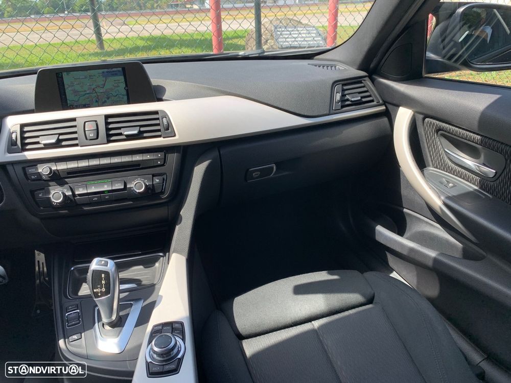 BMW 320 d Auto Pack M - 37