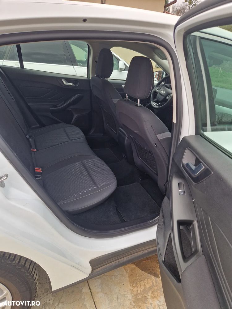 Ford Focus 1.5 EcoBlue Start-Stopp-System COOL&CONNECT - 4