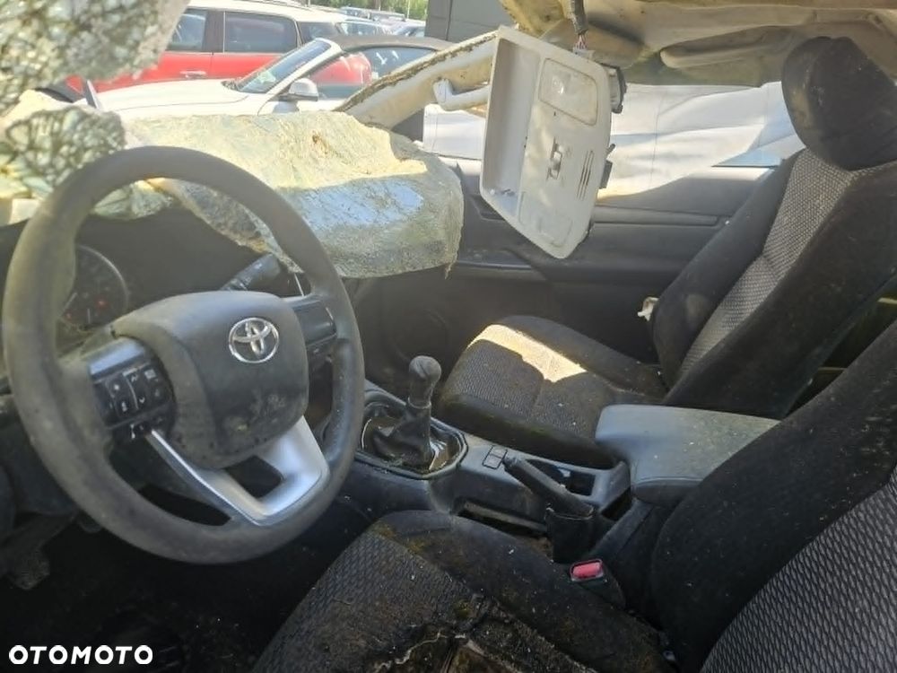 Toyota Hilux - 12
