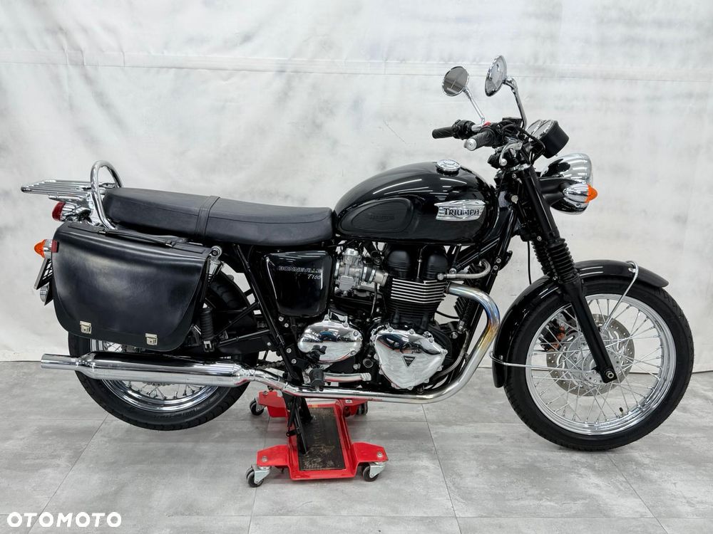 Triumph Bonneville - 22