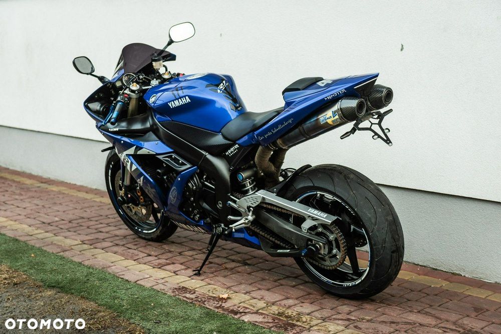 Yamaha R1 - 5