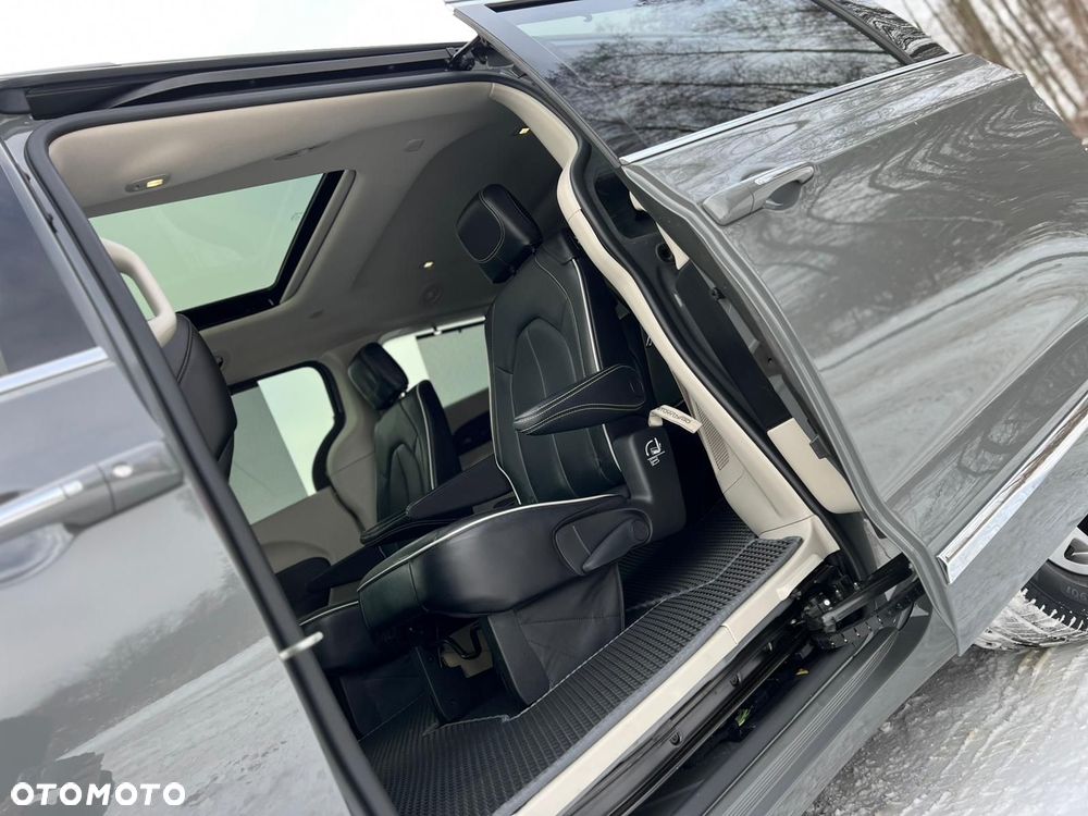 Chrysler Pacifica - 22