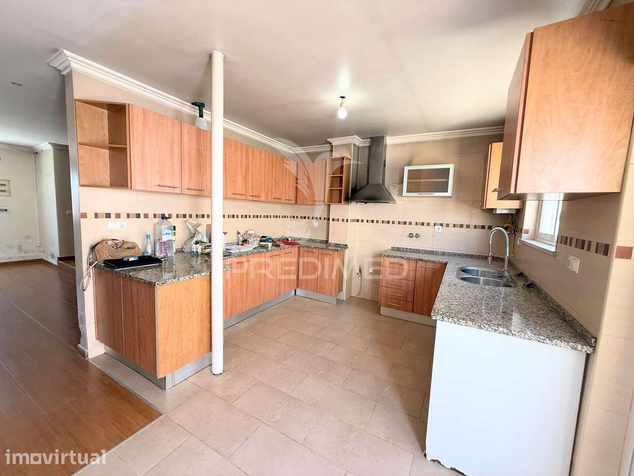 Moradia T5 atualmente organizada como T2 | 2 Pisos | Dois Terraços... - Grande imagem: 5/28