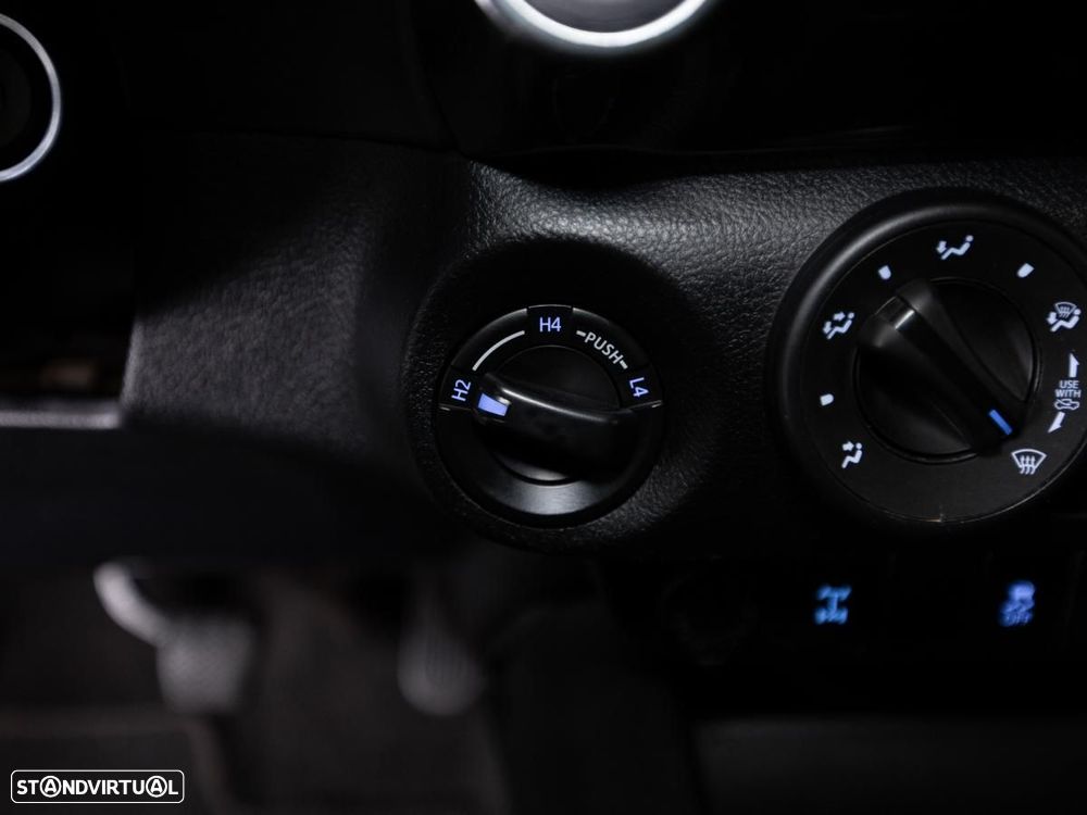 Toyota Hilux 2.4 D-4D 4WD CD 5Lugares c/iva - 16
