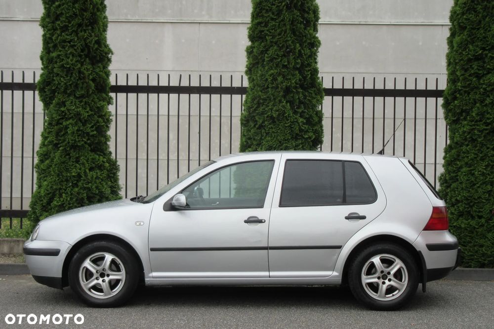 Volkswagen Golf - 2
