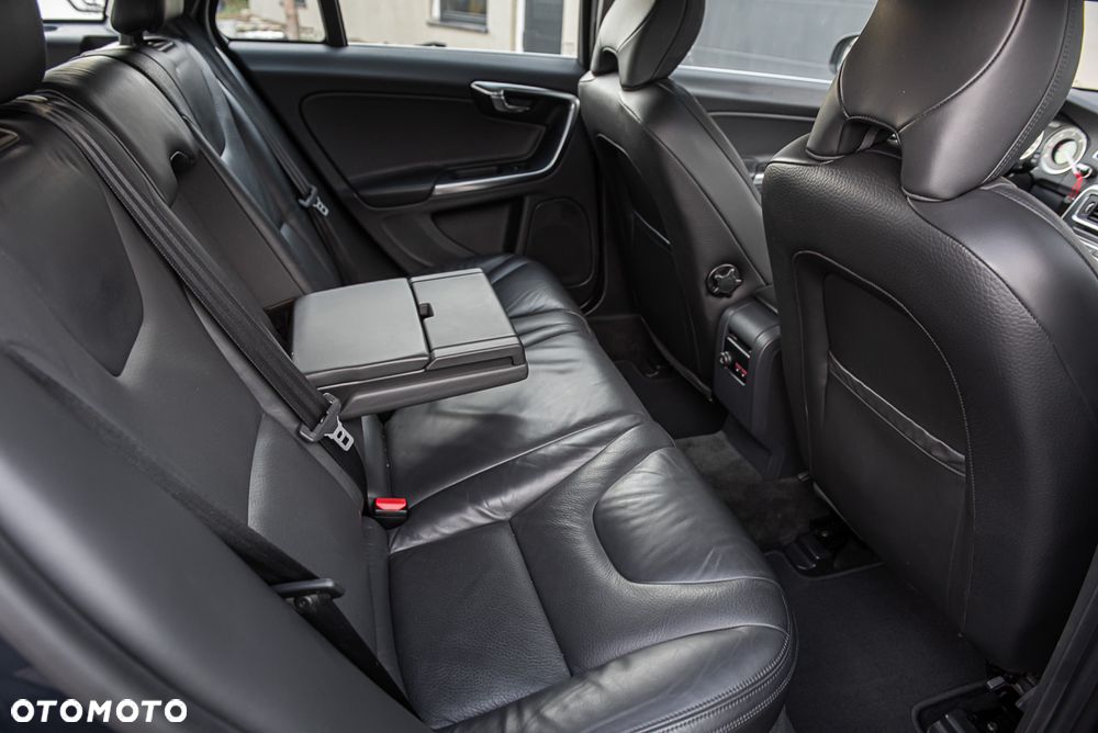 Volvo V60 D5 AWD Momentum - 20