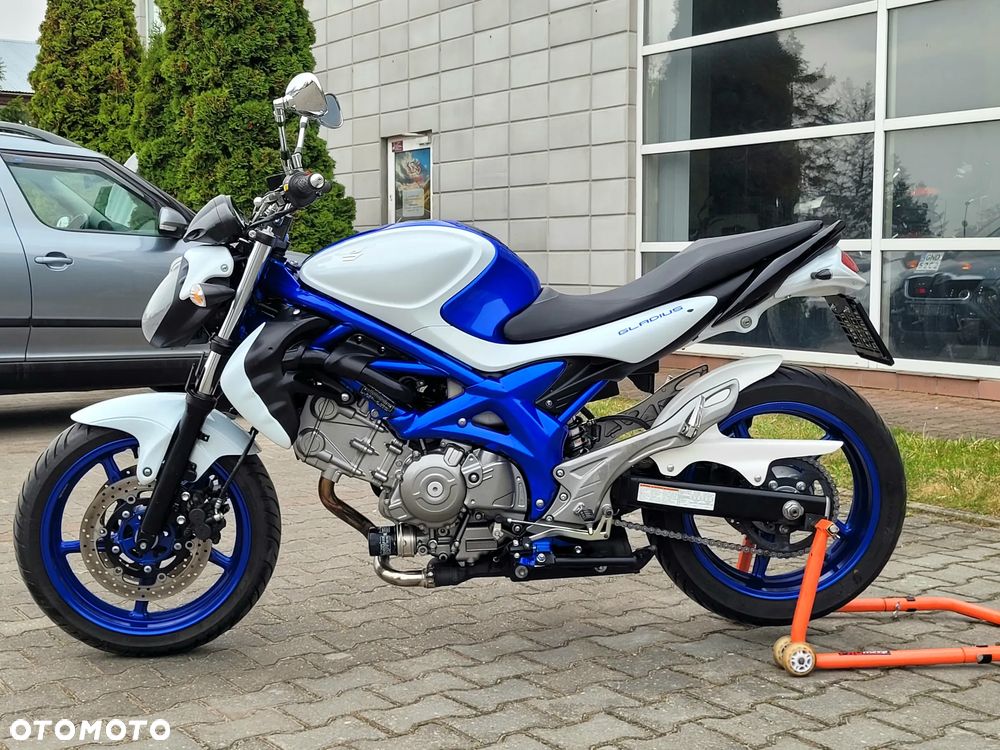 Suzuki Gladius - 4
