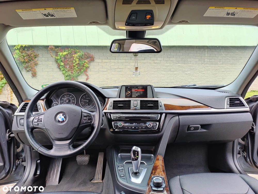 BMW Seria 3 320i xDrive - 16