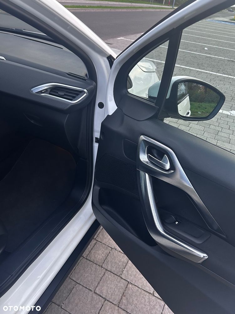 Peugeot 2008 Blue-HDi FAP 100 STOP & START Style - 17