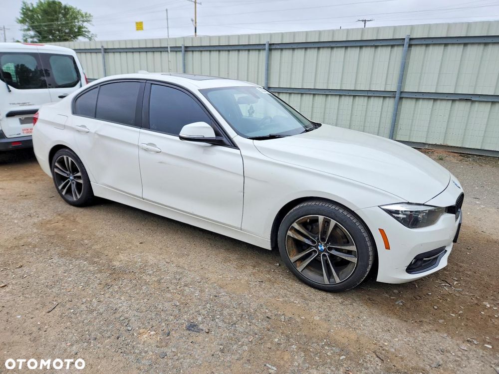 BMW Seria 3 330i M Sport - 4