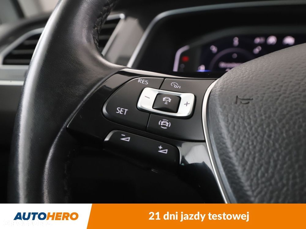 Volkswagen Tiguan - 32