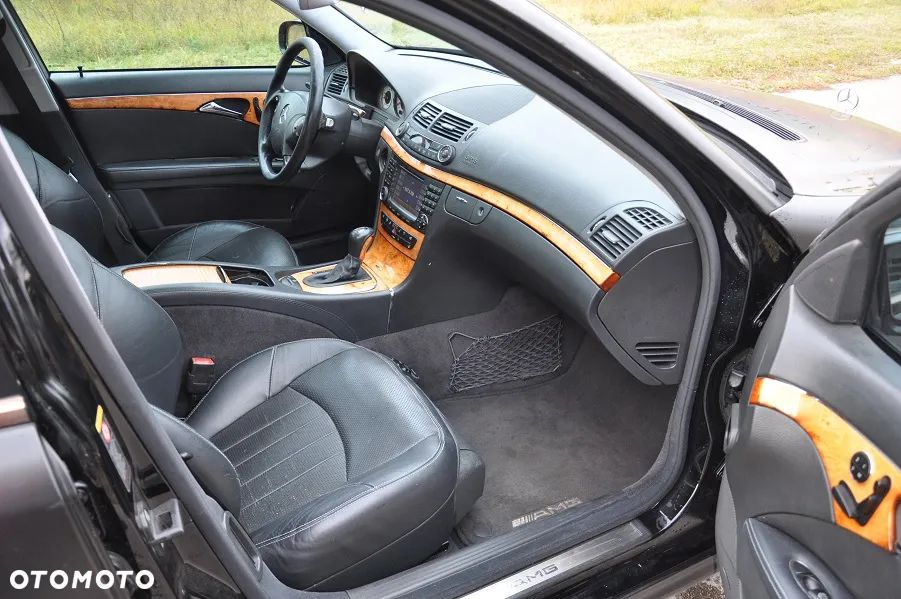 Mercedes-Benz Klasa E 55 AMG - 9