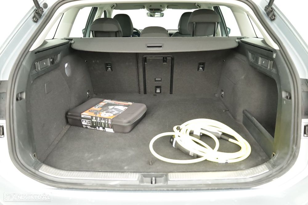 VW Passat Variant 1.5 TSI eHybrid DSG - 23