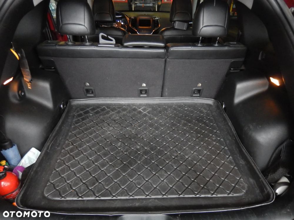 Jeep Cherokee - 11