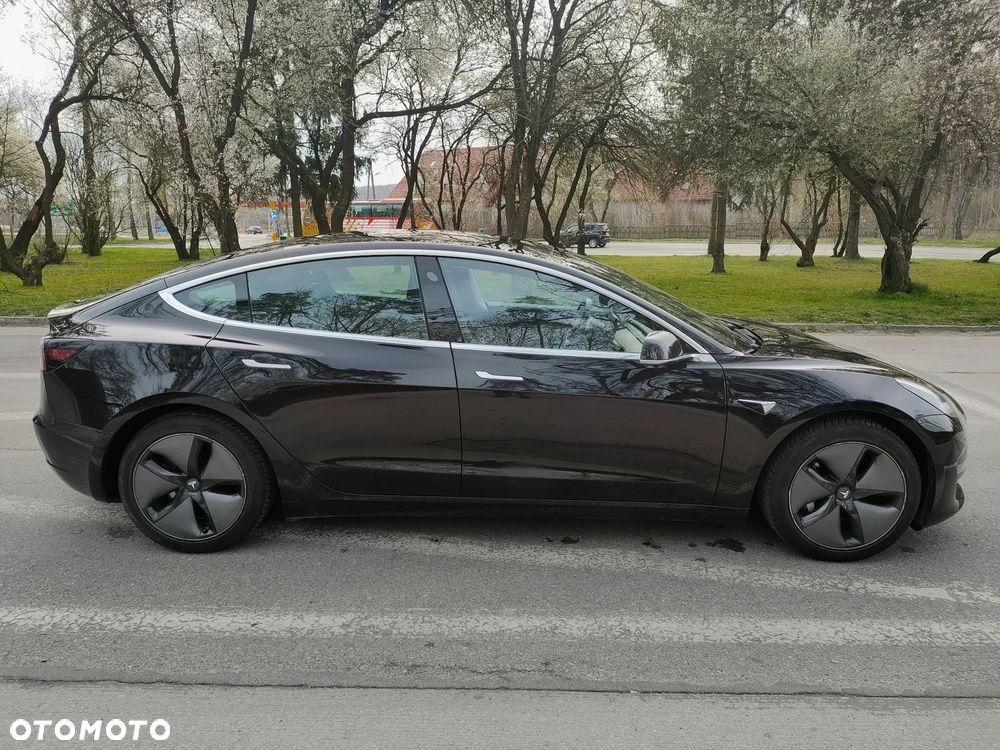 Tesla Model 3 - 4