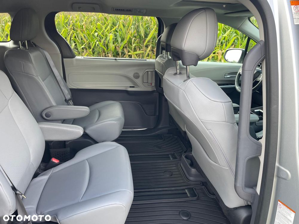 Toyota Sienna - 6