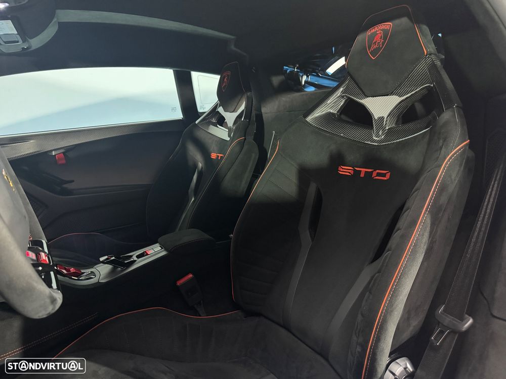 Lamborghini Huracán STO - 18