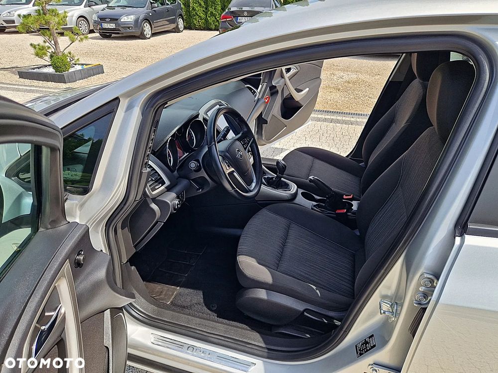 Opel Astra 1.4 Turbo 150 Jahre - 11