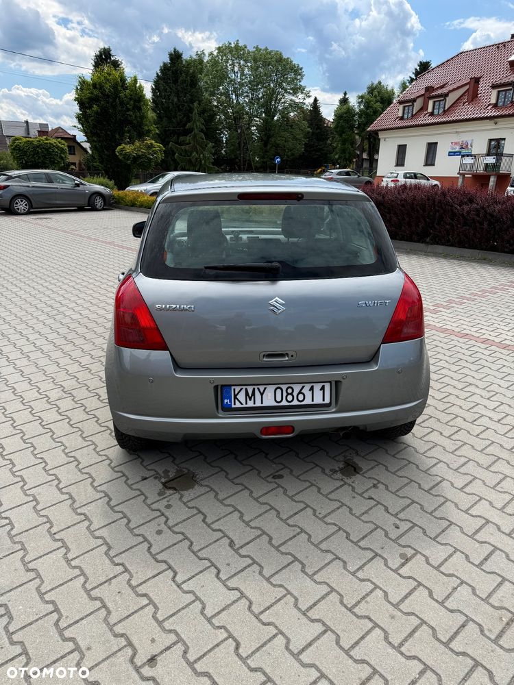 Suzuki Swift - 4