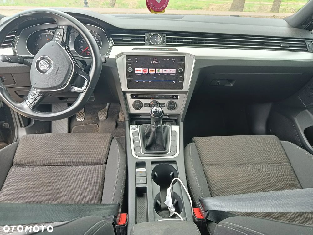 Volkswagen Passat 1.6 TDI BMT Trendline - 12