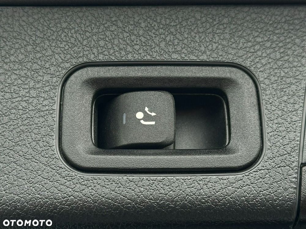 Mercedes-Benz GLB 200 4-Matic AMG Line 8G-DCT - 14