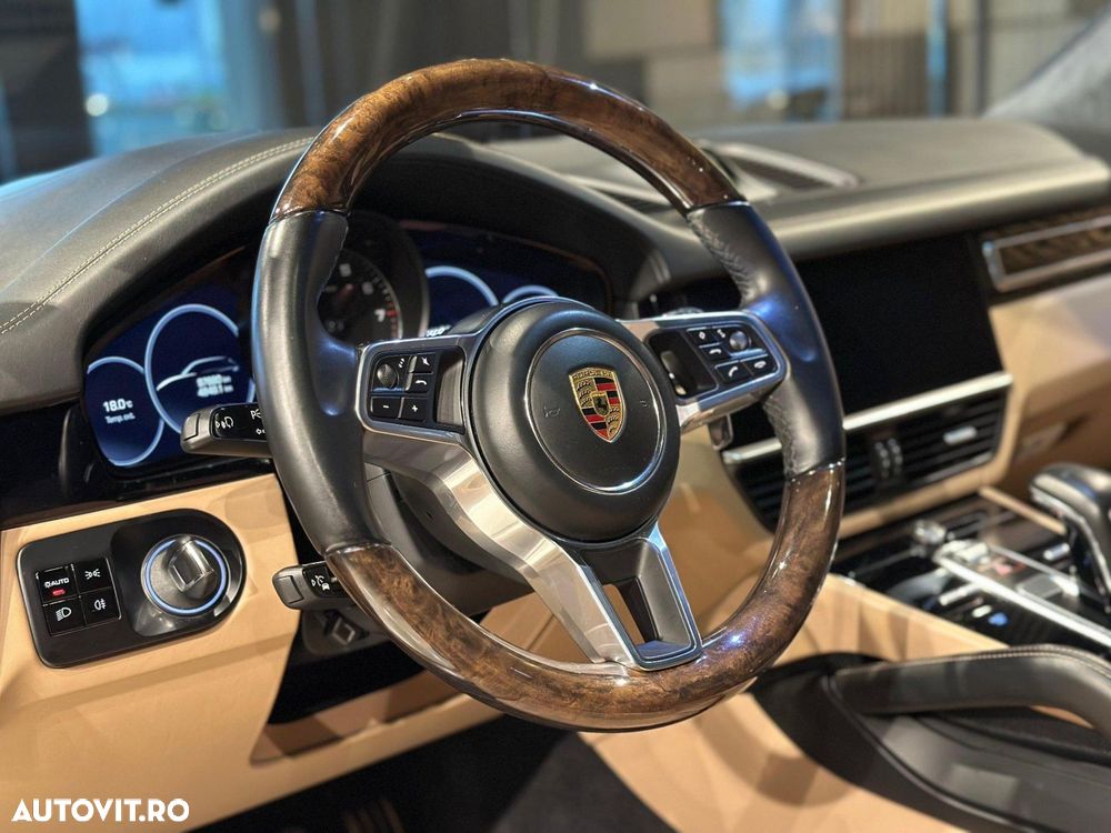 Porsche Cayenne - 11