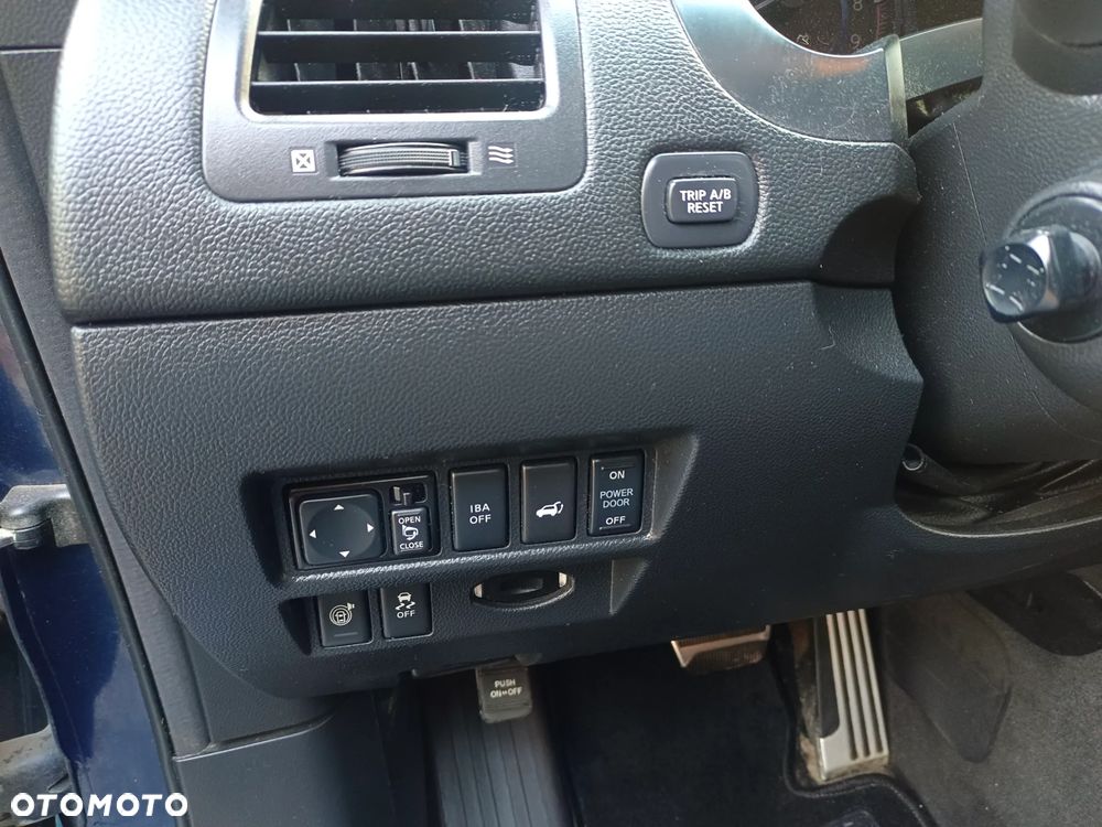 Infiniti QX70 - 11