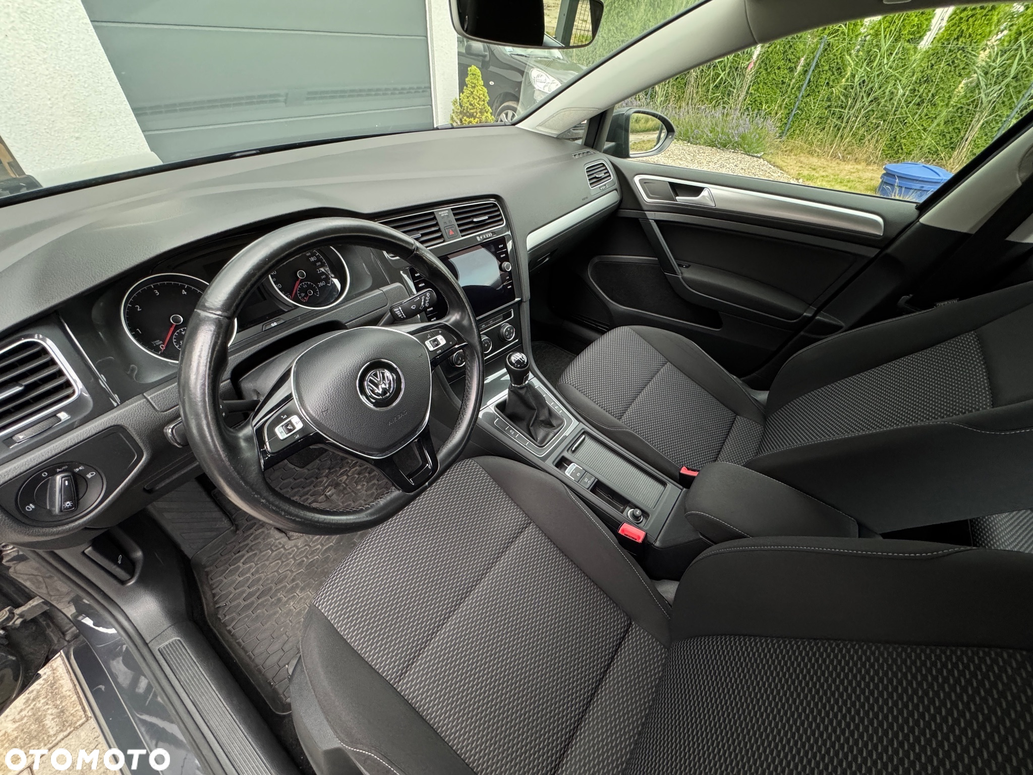 Volkswagen Golf - 16