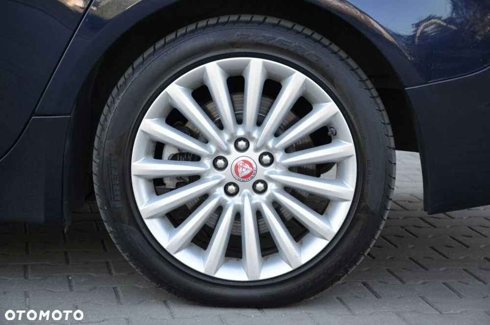 Jaguar XF - 3