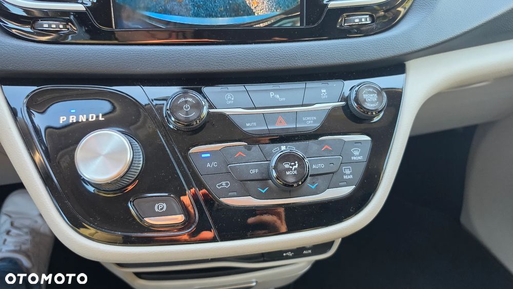 Chrysler Pacifica - 27