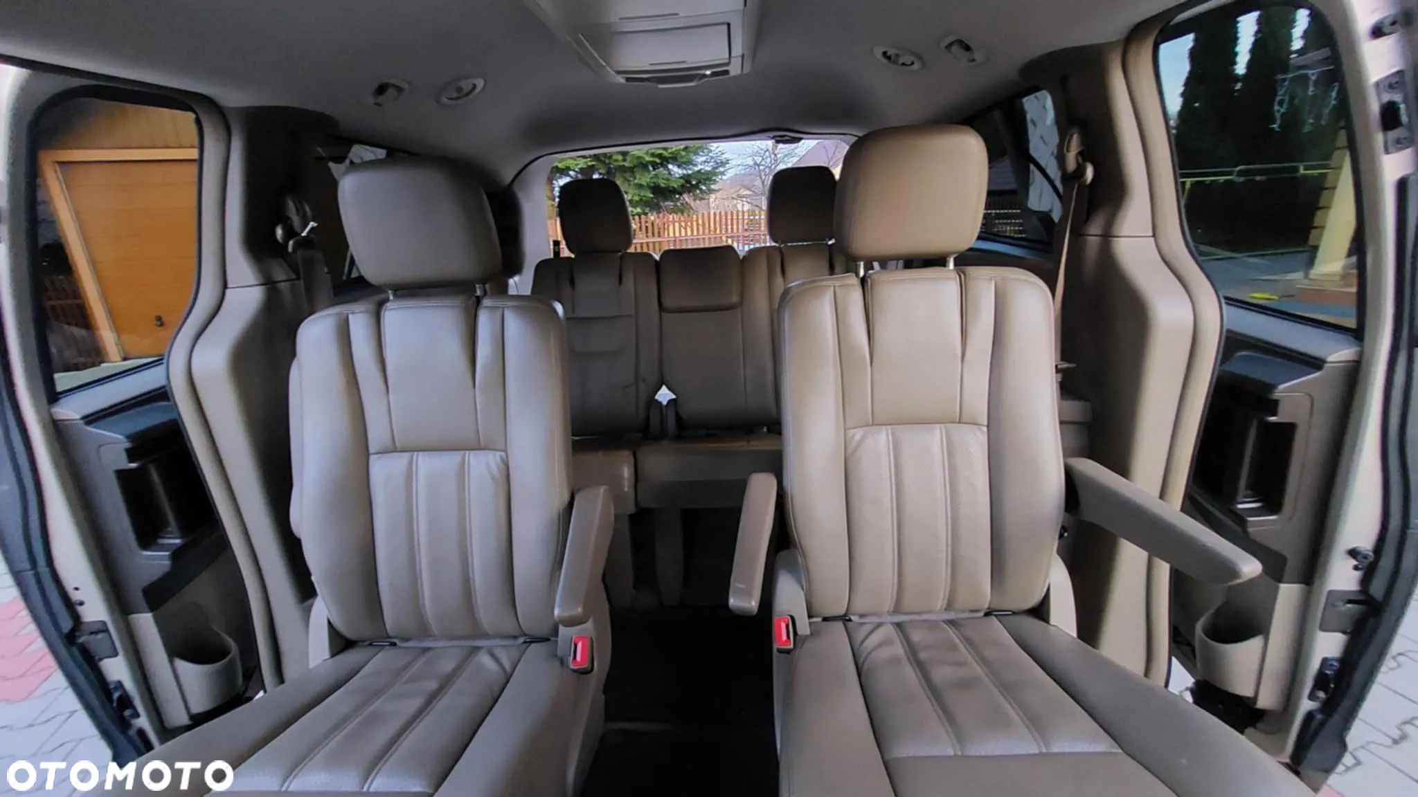 Chrysler Town & Country 3.6 Limited - 11