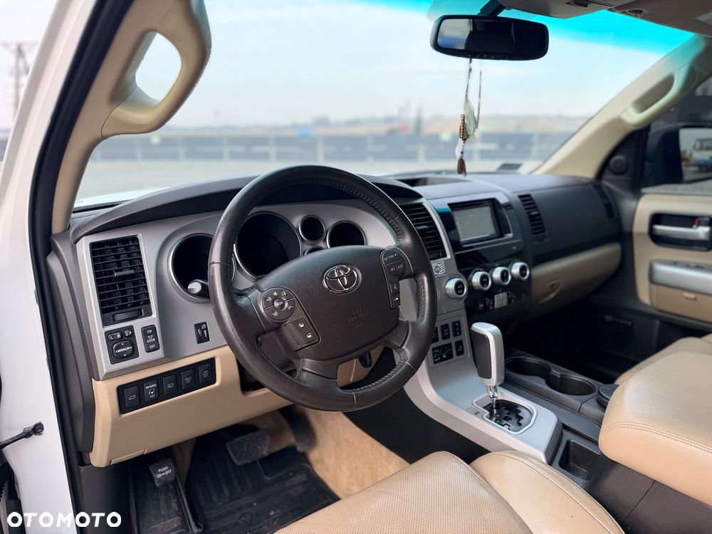 Toyota Sequoia - 21