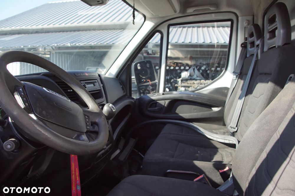 Auto na części - Iveco Daily IV 50C15 3.0 HPI 146 KM F1CFL411J 2840.6 2015R Silnik Skrzynia Drzwi Błotnik Lampa Lusterko Klamka Szyba Zabudowa Kontener Deska Kokpit Sterownik Moduł Czujnik Licznik Panel Kierownica - 11