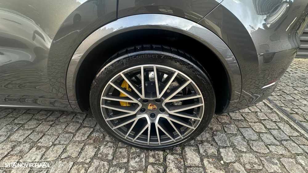 Porsche Cayenne Coupé Turbo S E-Hybrid - 3