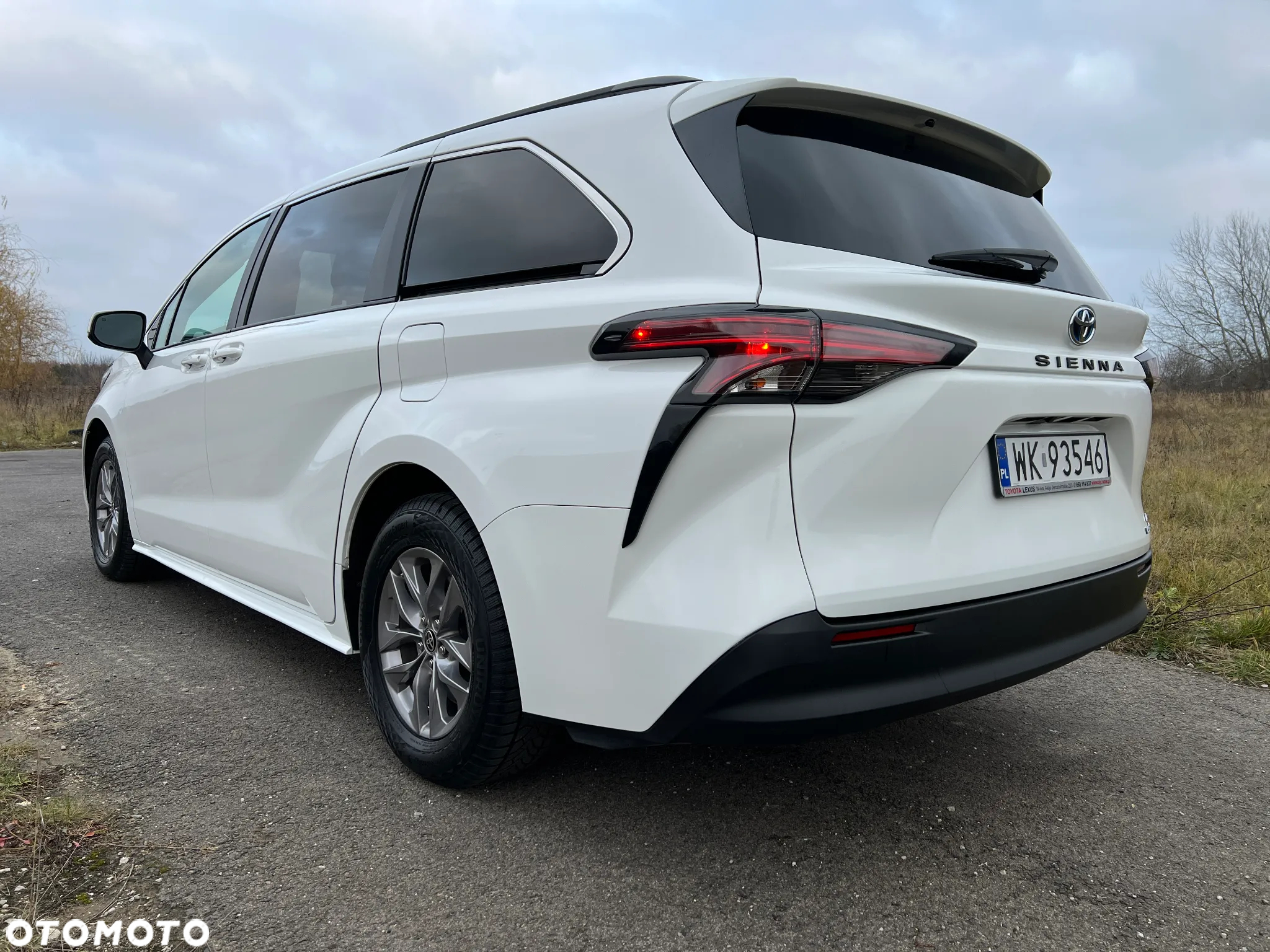 Toyota Sienna - 4