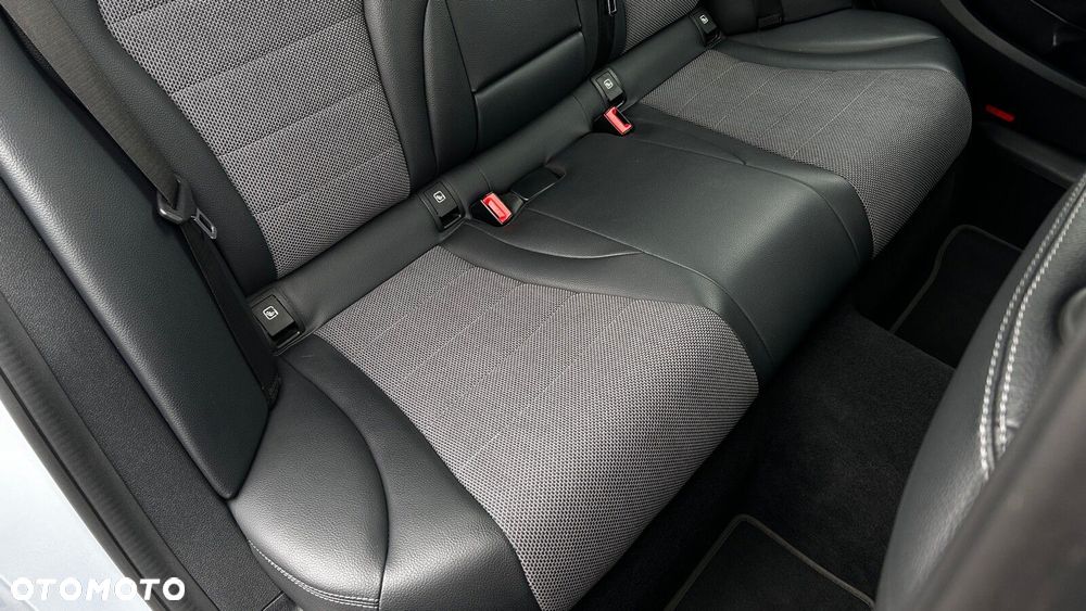 Mercedes-Benz Klasa C 200 4-Matic 9G-TRONIC - 27