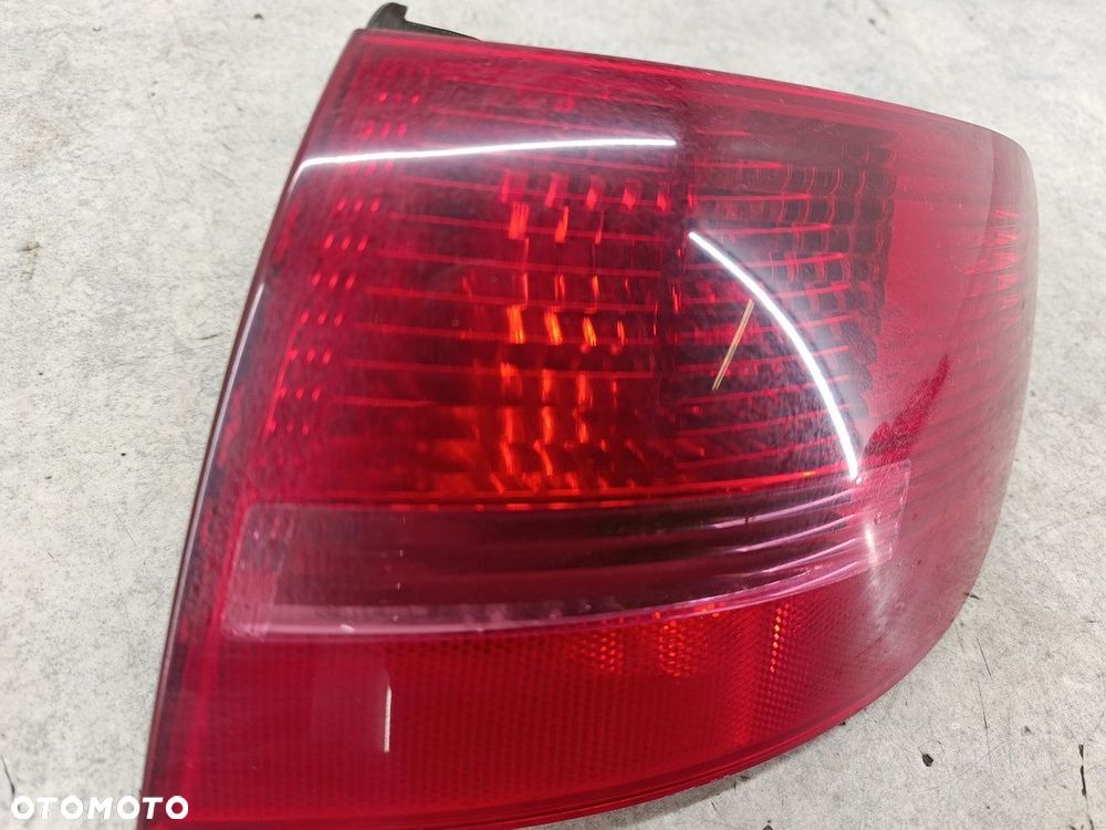 LAMPA TYLNA PRAWA AUDI A6 C6 4F9945096 89037746  VALEO - 2