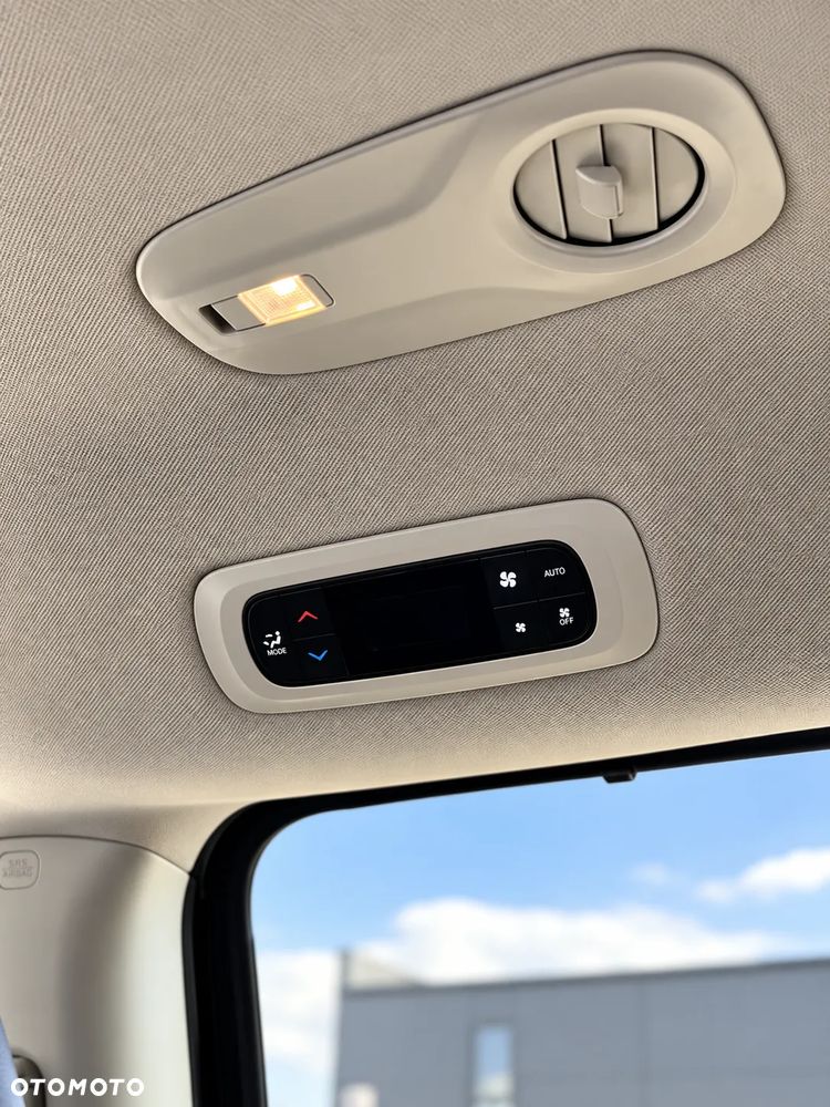 Chrysler Pacifica - 30