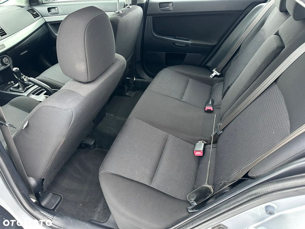 Mitsubishi Lancer 1.5 Inform - 9