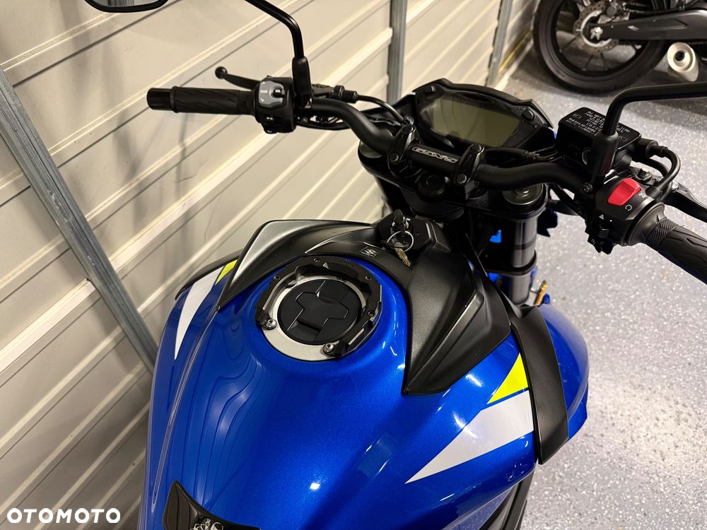 Suzuki GSX - 10