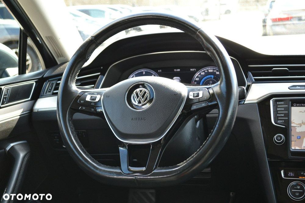 Volkswagen Passat - 23