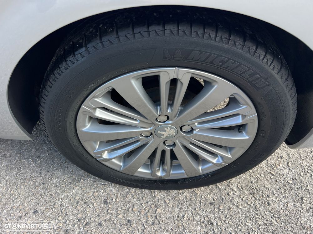 Peugeot 208 1.2 PureTech Active - 32