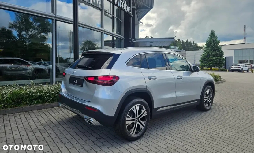 Mercedes-Benz GLA 200 d 8G-DCT - 7