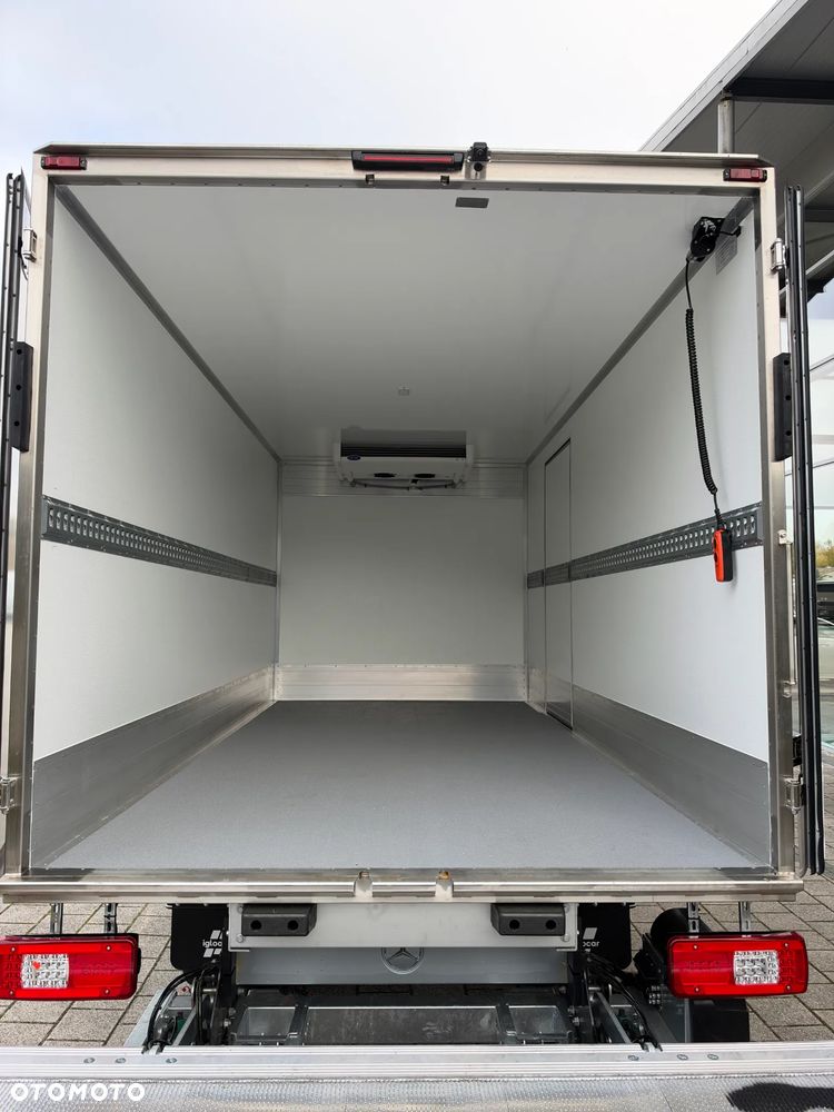 Mercedes-Benz Sprinter - 38