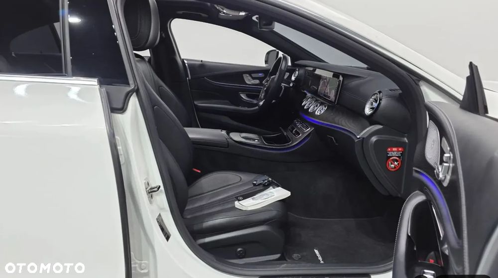 Mercedes-Benz CLS 300 d 4-Matic AMG - 5