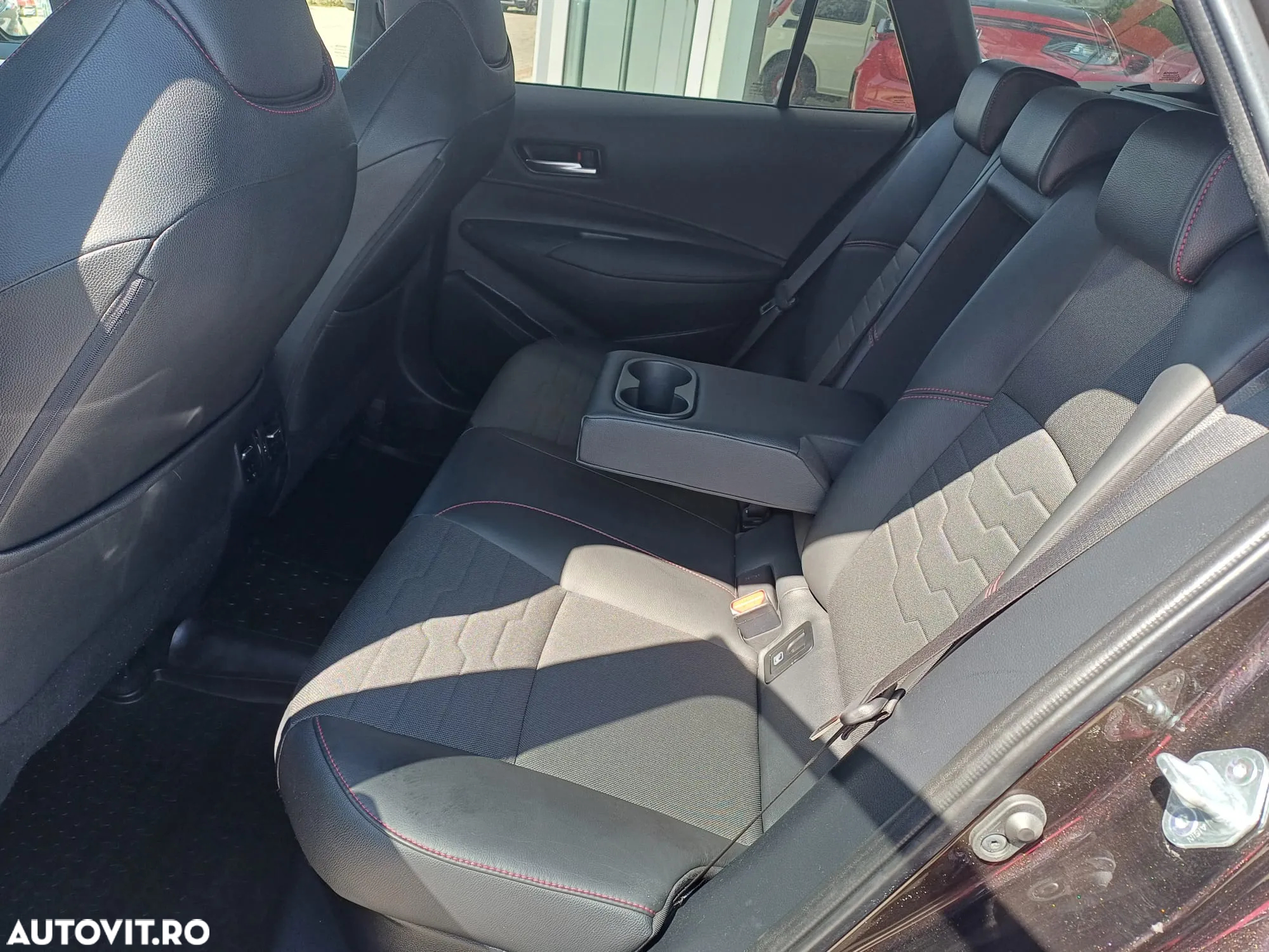 Toyota Corolla 2.0 HSD Exclusive Plus GR Sport Bi-Tone - 7